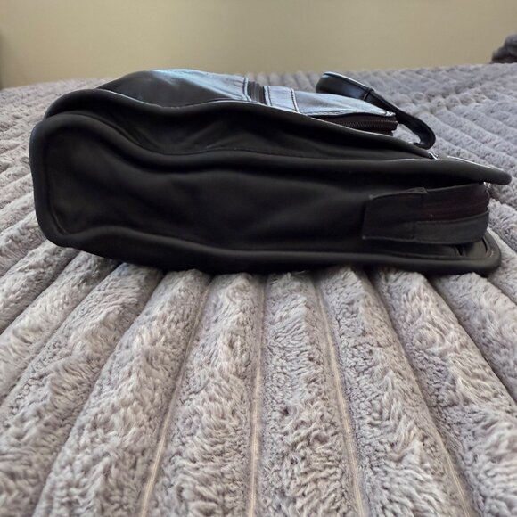 Vintage Tumi Black Leather Expandable Computer Bag/Briefcase *Missing Strap* - Picture 3 of 12